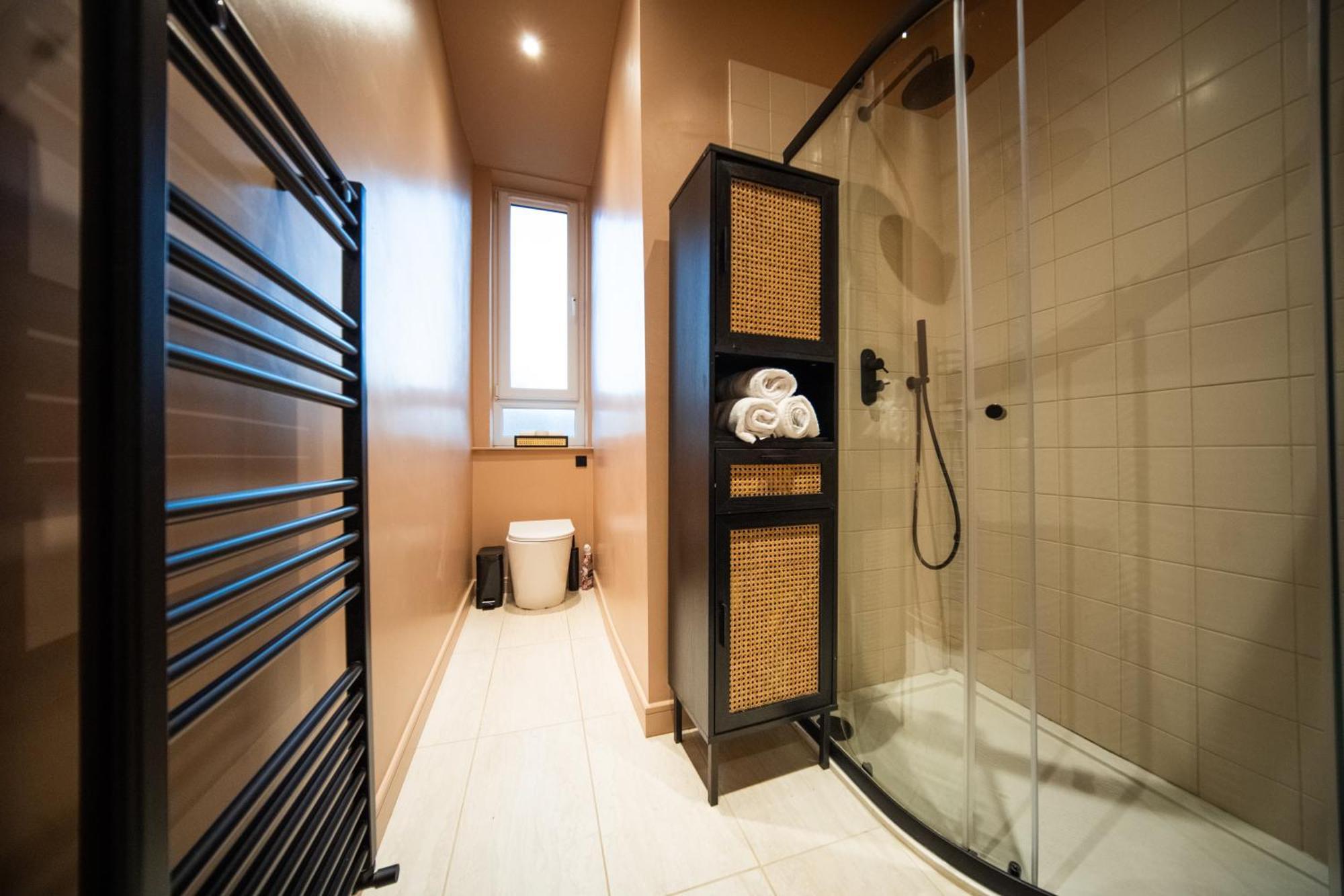 Spacious Flat, Close To The Centre With Scenic Views Appartement *